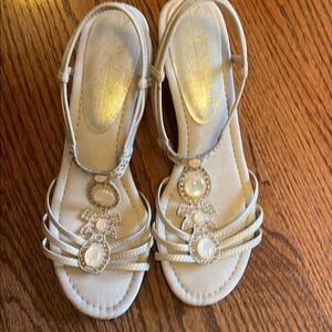 Elegant Sandals with Rhinestone Accents Size 8